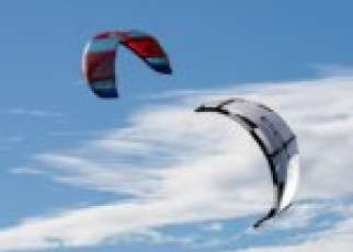 kitesurfing latawce niebo