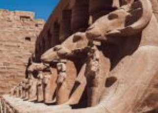egipt zabytki posągi
