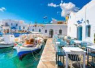 grecja wakacje port biała zabudowa