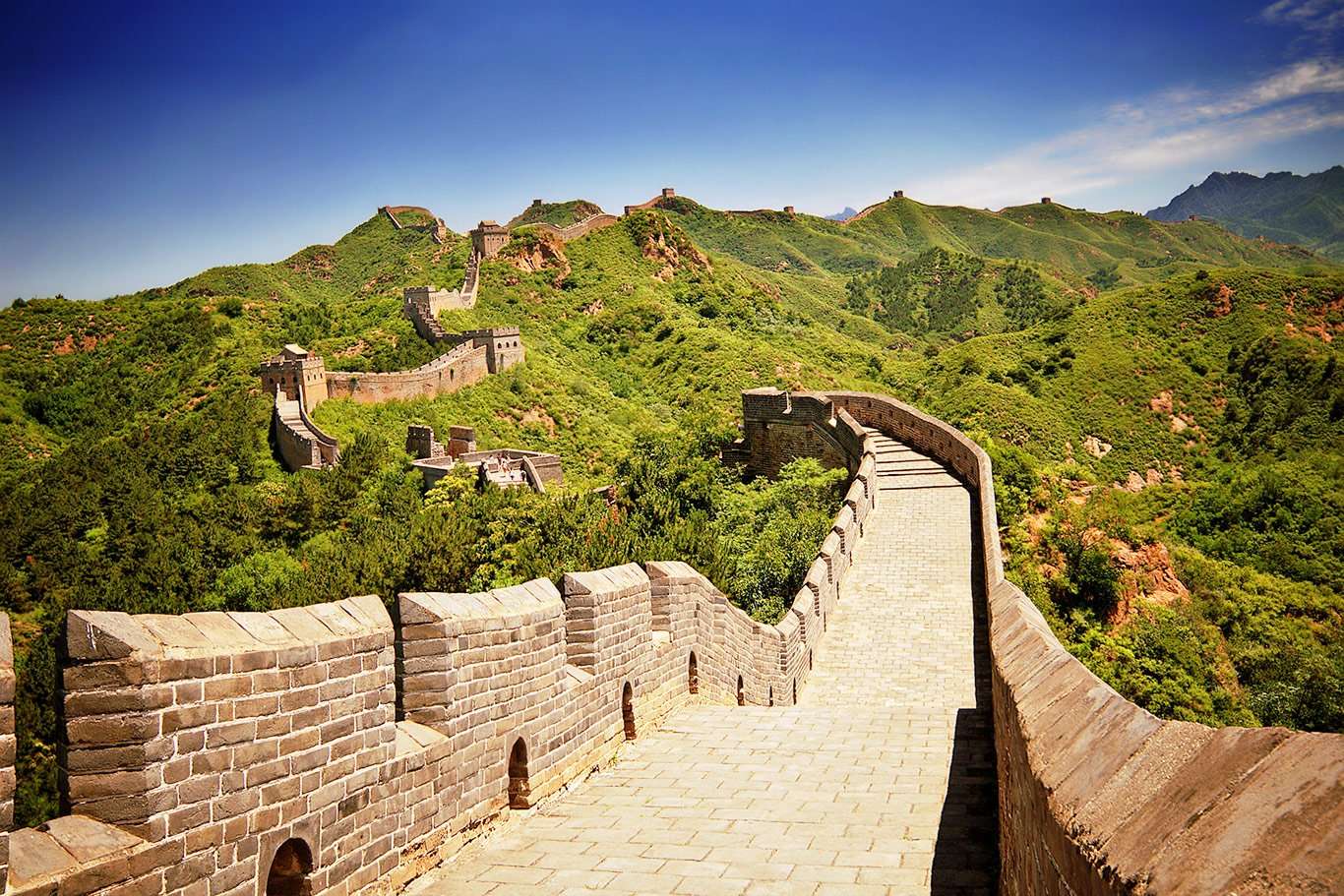 яркие абстрактные пейзажи великой китайской стеной фото